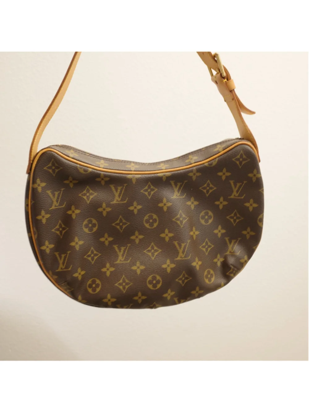 LOUIS VUITTON Monogram Croissant MM - Picture 9 of 15